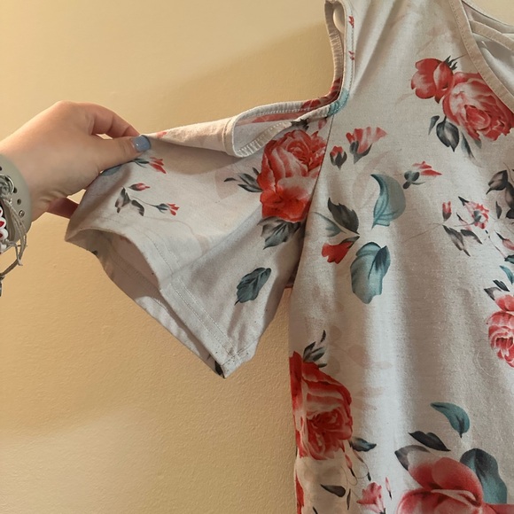 Floral Cold Shoulder Top - Picture 3 of 5